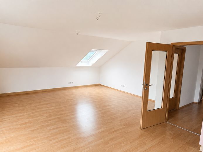 Großzügige 3-Zimmer Dachgeschoss Wohnung mit eigenem Gartenanteil in traumhafter Waldrandlage – Foto 7