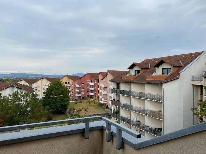 Helles 1-Zimmer-Dachgeschoss-Apartment mit großer Dachterrasse in der Nähe des UKGM – Ausblick-Dachterrasse
