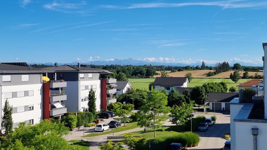 Markdorf’ta Alpler manzaralı, asansörlü ve küçük bir konut kompleksinde güneş alan 2,5 odalı çatı katı dairesi – Fotoğraf 30