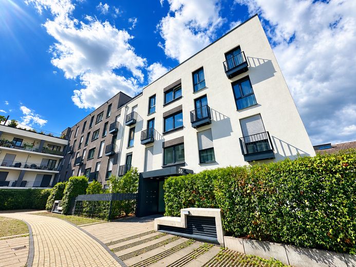 Appartement moderne et haut de gamme de 4 pièces avec jardin - sans commission – Gebäude