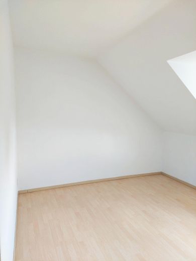 2 Zimmer WE im 3. OG - hell, gut geschnitten Top-Zustand – Schlafzimmer