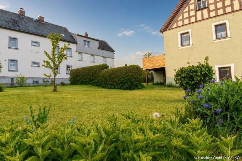 Freiraum für Macher: Denkmal-Dreiseithof mit 2 Wohneinheiten mit ca. 400m² , Scheunen &amp; Südgarten – 19_Garten_Sued