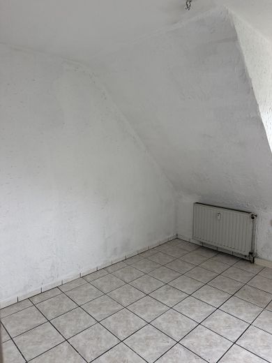 Spokojne mieszkanie 3,5-pokojowe w samym centrum Oberhausen – z dużym potencjałem – Zdjęcie 2