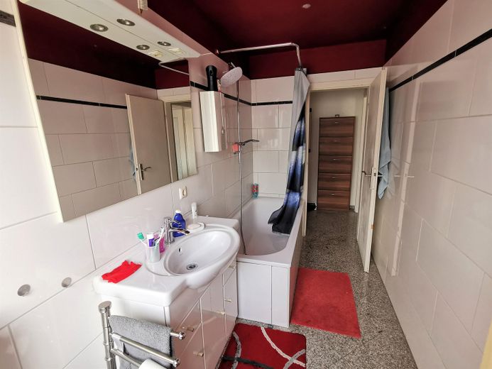 Modernes Tageslichtbad