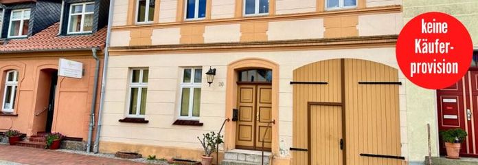 HORN IMMOBILIEN ++ Wohnhaus mit zwei Wohneinheiten und Gartengrundstück am See in Penkun