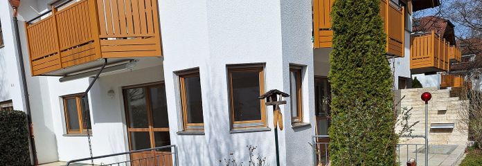Lichtdurchflutete 3 Zi-Garten-Maisonette-Wohnung in ruhiger Lage – Gartenansicht mit Terrassen