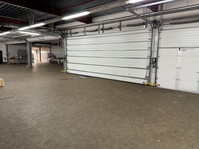 Complesso di capannoni di 2.800 m² | 120.000 € annui | Prezzo d’acquisto 1,12 milioni di € | Area di ampliamento opzionale – Foto 8