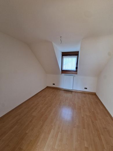 Geräumige Doppelhaushälfte mit großem Garten in ruhiger Lage von Düren-Merken – ab dem 01.11.2026 – 1 . OG Zimmer 2