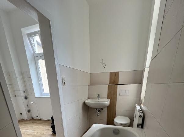 3-Raumwohnung mit PKW-Stellplatz, Küche und Keller – Foto 4