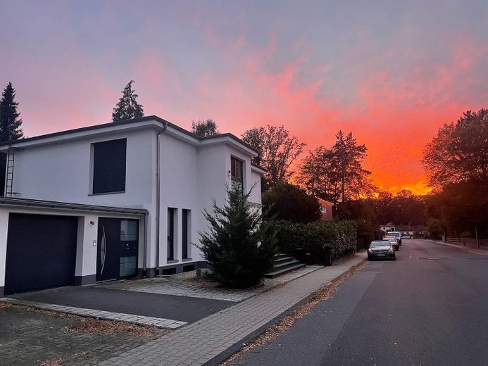 Stilvolles Haus zum Wohnen und Arbeiten mit moderner Ausstattung in Dreieich-Buchschlag – Hausansicht