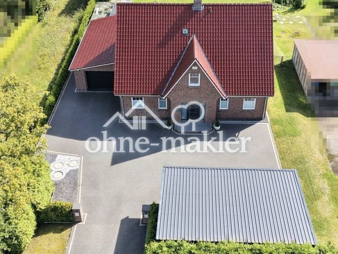 EXKLUSIVES DREIGIEBELHAUS MIT AUßERGEWÖHNLICHEM GARTENGRUNDSTÜCK – Foto 1