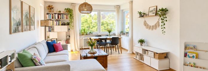 Od osoby prywatnej – zmodernizowane, jasne, ciche mieszkanie 3-pokojowe + balkon, 2 łazienki i widok na zieleń – Wohnzimmer
