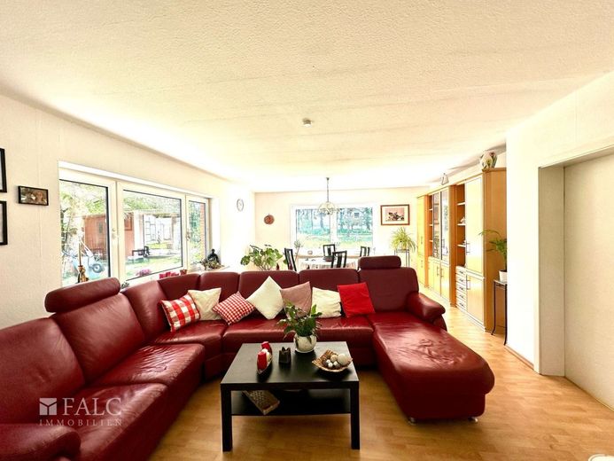 Traumhaft Wohnen in der Natur - Top Einfamilienhaus mit Einliegerwohnung – Wohnzimmer EG