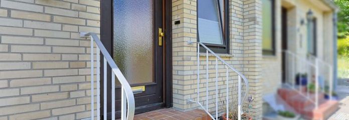 Your home between two lakes – mid-terrace house with garden, terrace, balcony & fireplace
