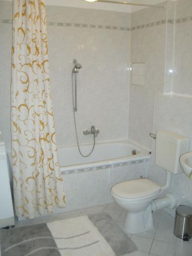 2 tolle Apartments nahe Sbhf. Adlershof!  * ohne Makler * top Rendite 6,5% o. bezugsfrei – Bad 2.Etage