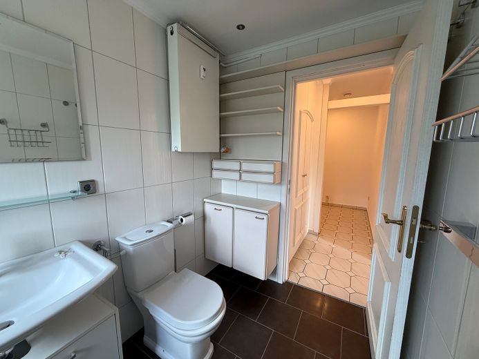 Wunderschöne leerstehende Zweizimmerwohnung mit Garage – Badezimmer2