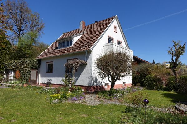 Rara opportunità: casa unifamiliare indipendente con ampio terreno soleggiato e grande potenziale a Kempten