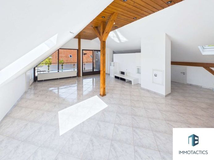 Dachgeschosswohnung mit Loggia und großzügigem Wohnbereich in Ingelheim am Rhein – Foto 1