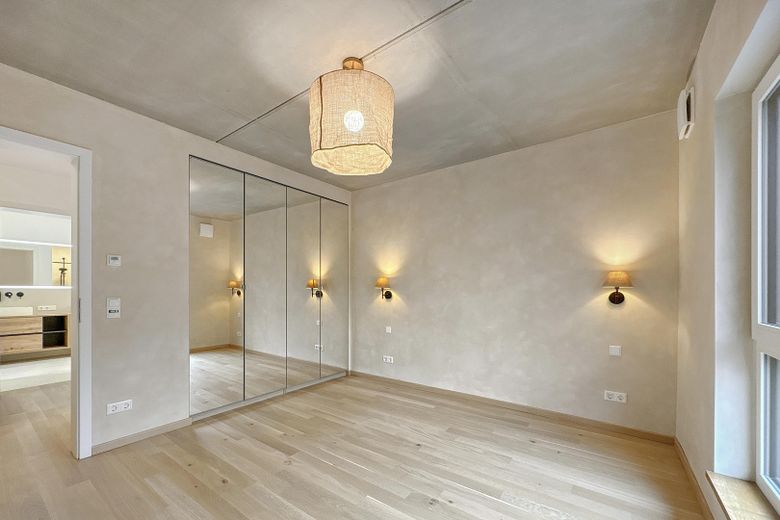 Schlafzimmer mit Schrank