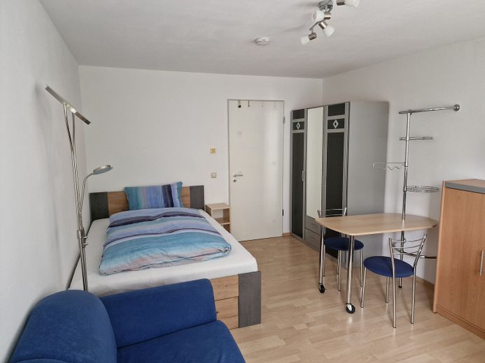 Möblierte 1 Zimmer Wohnung mit PKW-Stellplatz! Nur für Studenten/innen oder Angestellte der Uni HD! – Wohn/Schlafzimmer