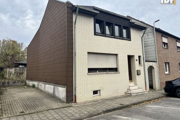 +++ IBF Immo +++ Freist. EFH mit Stellplatz und Garten mit viel Potential für Handwerker!