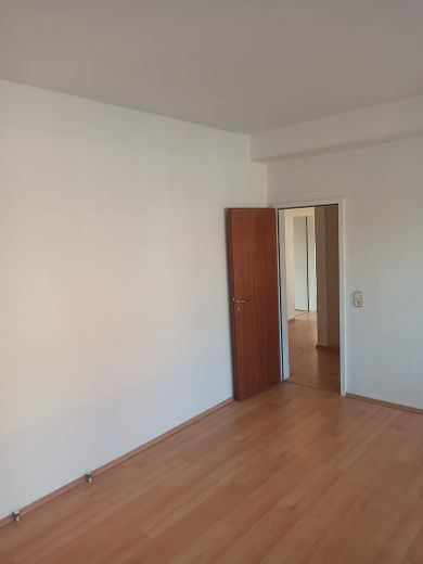 Große 4 Zimmer WHG mit Dachterrasse in bester Lage mit Stellplatz – Foto 9
