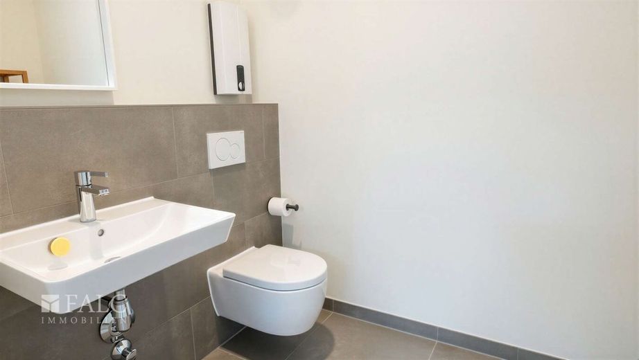 Gastro-Highlight Köln-Rodenkirchen: Neubau-Ecklage mit 90 m² Sonnenterrasse, sofort verfügbar – Badezimmer