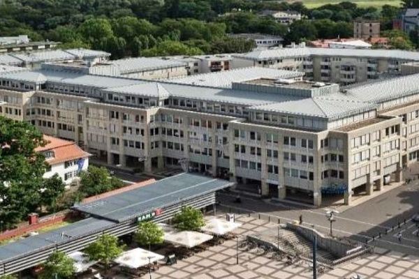 KLE!N - Commission-free - office space in a 4-storey office, medical and commercial building