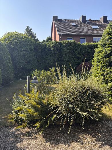 Casa a schiera di testa tranquilla e centrale a Norderstedt vicino ad Amburgo – Garten