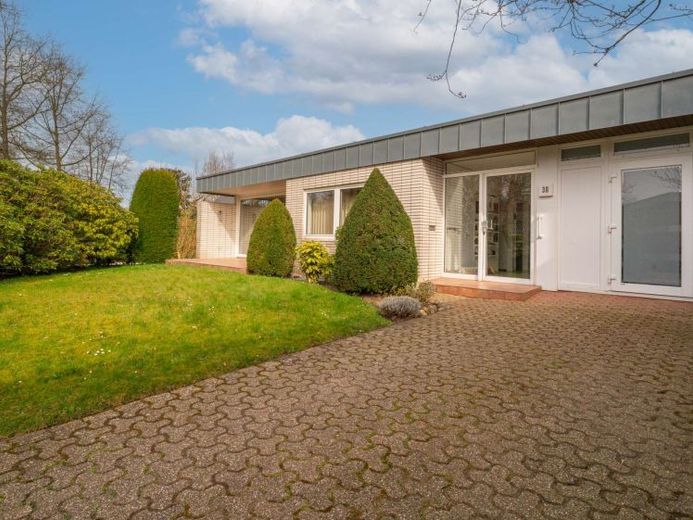 Emmerich: Freistehender Bungalow mit großem Garten und möglicher zusätzlicher Bebauung – Foto 1