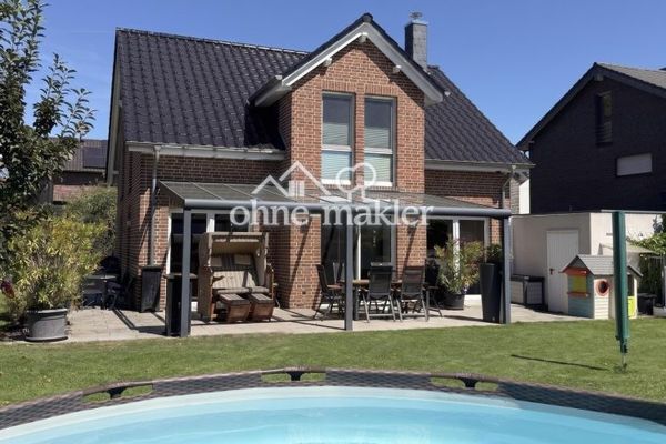 Casa moderna in muratura in una tranquilla zona residenziale di nuova costruzione: orientamento a sud, tetto della terrazza, sauna e garage di 9 m
