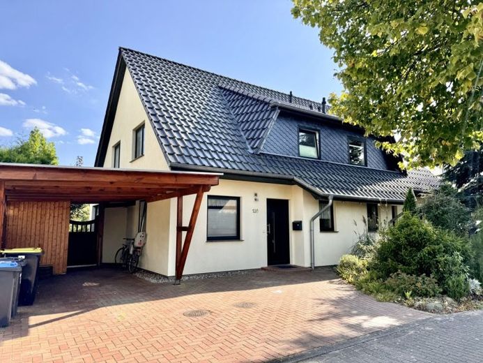 HORN IMMOBILIEN ++ Neubrandenburg Broda, Doppelhaushälfte mit Carport – Fotoğraf 1