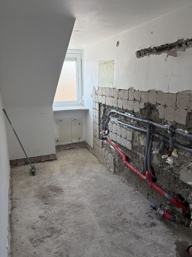 Möbliertes 2-Zimmer Apartment mit Alpenblick - ideal für WG oder Flatsharing – Badezimmer - Modernisierung