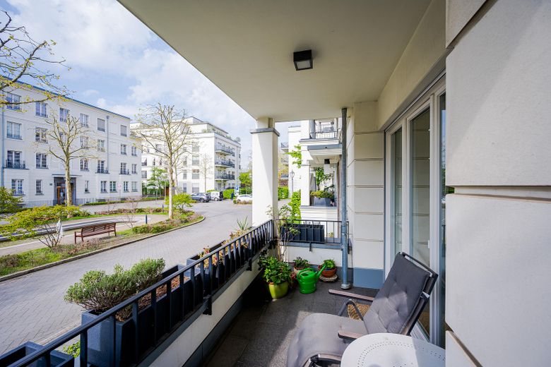 Luxuriöse, moderne 5-Zimmer Maisonette Wohnung mit TG-Stellplatz und Balkon in Südwest-Lage – Blick vom Balkon 2