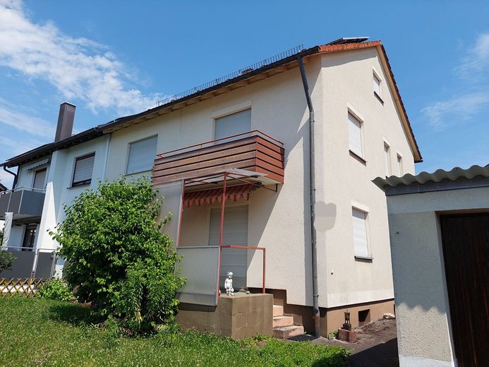 Naturnahe DHH Stadtrand. Höhenlage, Alb-Sicht, eigener Garten, PV-Anlage – Foto 1