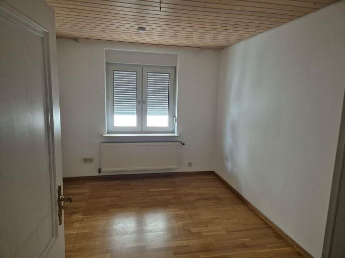 Exklusive 4-Zimmer-Wohnung mit EBK und Stellplatz in Stuttgart – Zimmer 4