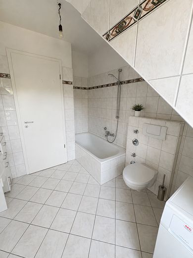 Großzügige, helle 3 Zimmerwohnung zum 01.10 oder 01.11 – Foto 3