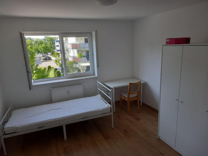 Möblierte 2-Zimmer-Wohnung in Uni-Nähe – Perfekt für WG! – Zimmer