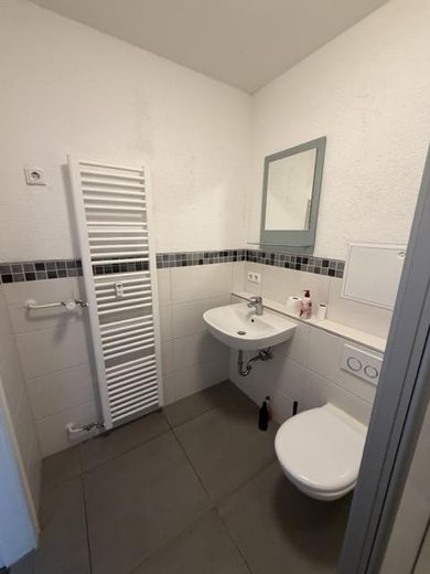 Aydınlık, yenilenmiş 3 odalı daire balkonlu - Boş & işçi dairesi – Bad