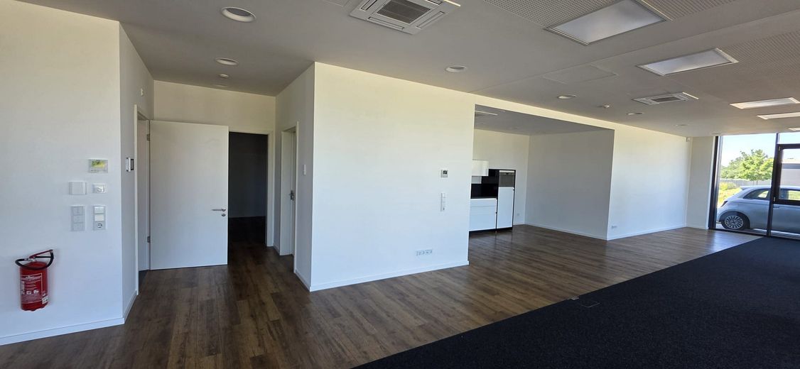 Moderne, lichtdurchflutete Bürofläche, 5 Stellplätze, repräsentativ, barrierefrei, sofort verfügbar – Foto 11