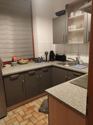Schön geschnittene 2-Zimmer-Wohnung mit Einbauküche in ruhiger Lage nahe Bahnhof. – Foto 7