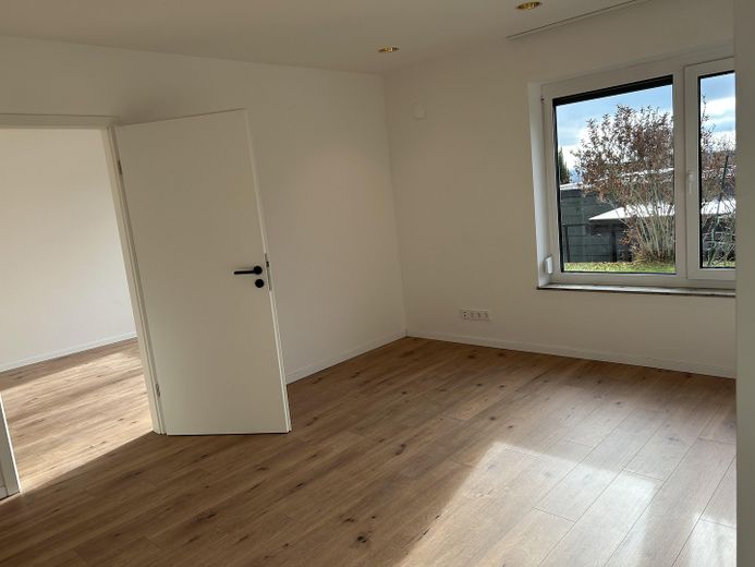ES-Serach: Wohnung mit Terrasse und Aussicht – Foto 4