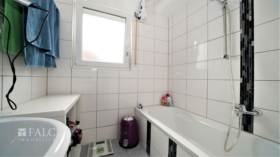 Investieren Sie in Ihre Zukunft! Attraktive Kapitalanlage in Oberhausen! - FALC Immobilien – OG (links) - Badezimmer