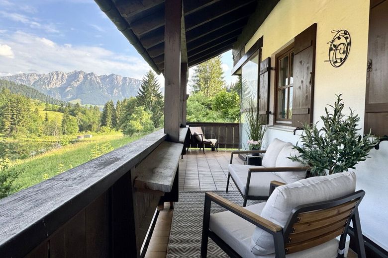 Einzigartiger Bergblick - sanierte 3-Zimmer Wohnung in den Chiemgauer Alpen – Einzigartiger Bergblick