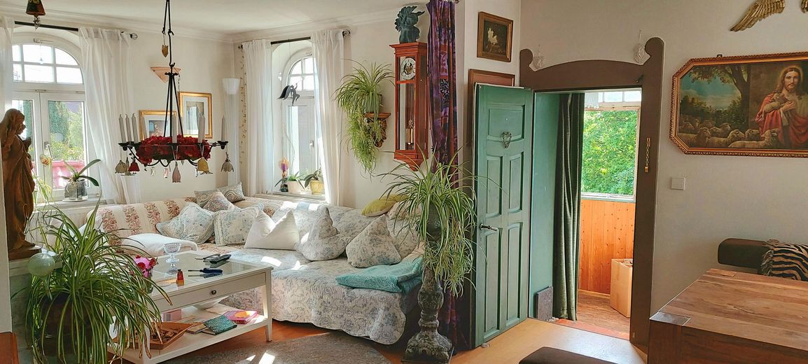 Willa w stylu secesyjnym z ogrodem i rozległym widokiem – Wohnzimmer oben