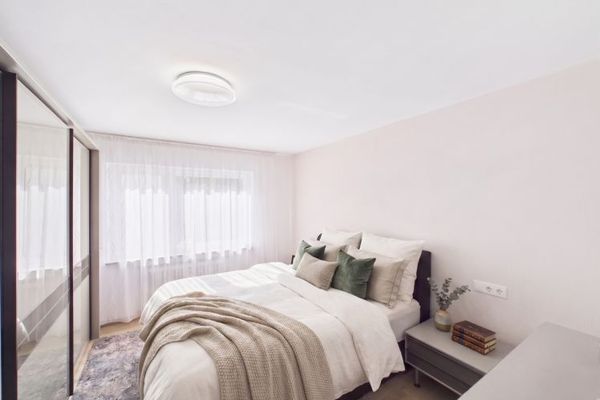 Świetna okazja! Odnowione mieszkanie 2-pokojowe, zadaszony balkon, kuchnia w zabudowie, osobne WC, miejsce w garażu podziemnym, winda, piwnica