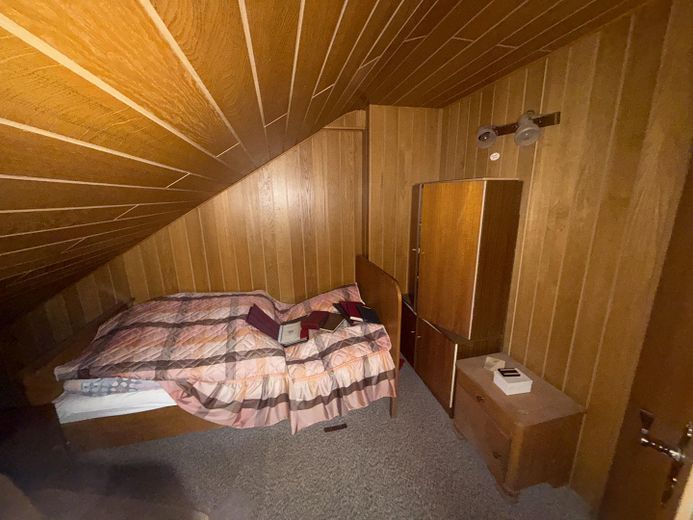 Ein- oder Zweifamilienhaus auf großzügigem Grundstück in zentraler Lage von Harsewinkel – DG Raum
