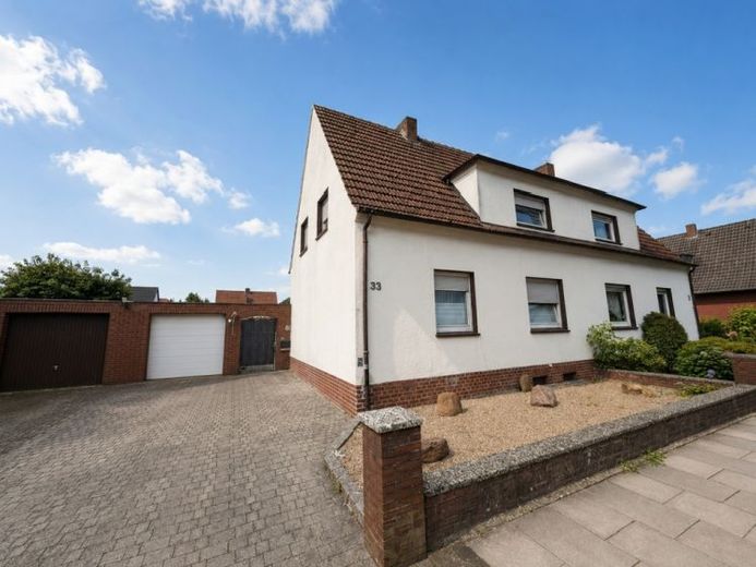 Doppelhaushälfte mit Garage in beliebter Lage – Foto 1
