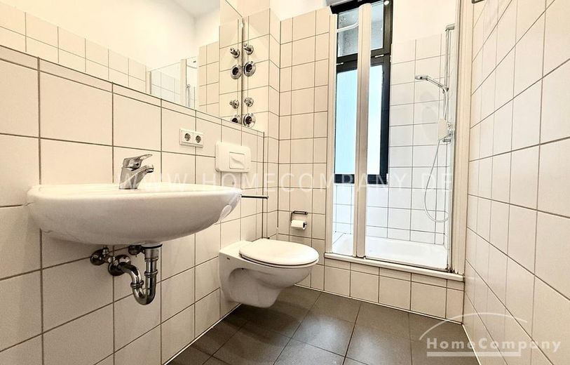 28024 HomeCompany Dresden Möbliert/Furnished 2-Zimmer Apartment  im Herzen der Radeberger Vorstadt mit 2 Balkonen max. 2 Personen – bab044643d73a71377a14e83b7a3236d85eea403.jpg