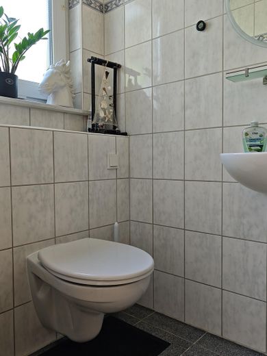 Provisionsfreie Maisonette- Wohnung mit Garten mitten in Hanau – Gäste - WC